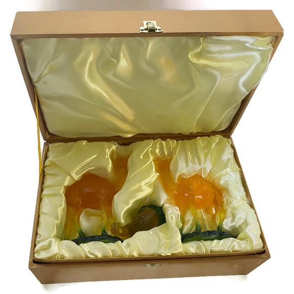 Camel Family Figurines Set of Three Pieces With Storage Box - Picture 5 of 16
